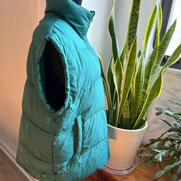 Free People In A Bubble Teal Puffer Vest -sz small  (brilliant forest) - Picture 2 of 7